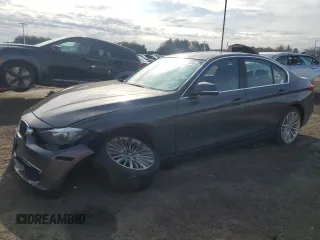 2015 BMW 3 Series 328i xDrive z VIN WBA3B3C51FF547944, wystawiony jako Copart lot #50456555 z przebiegiem 102 745 mil mil oraz Szkoda całkowita • Salvage title. Historia ofert i sprzedaży dostępna na DreamBid. Obrazek 1.