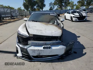 2024 Audi e-tron GT Premium Plus z VIN WAUFJBFW6R7002867, wystawiony jako Copart lot #65195534 z przebiegiem Nie podano mil oraz Szkody całkowita. Historia ofert i sprzedaży dostępna na DreamBid. Obrazek 5.