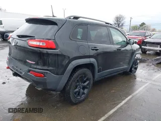 2016 Jeep Cherokee Trailhawk with VIN 1C4PJMBS5GW304062, listed as a IAAI auction lot 41756813 with 112,671 mi miles. Bid and sale history available at carsss.com. Image 4.