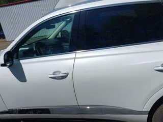 2025 Genesis GV80 Standard with VIN KMUHFESB4SU248645, listed as a IAAI auction lot 42201397 with 10,938 mi miles and . Bid and sale history available at DreamBid. Image 14.
