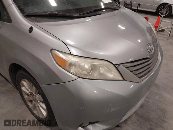 2011 Toyota Sienna XLE z VIN 5TDDK3DC4BS003792, wystawiony jako IAAI lot #41762481 z przebiegiem 201 051 mil mil oraz . Historia ofert i sprzedaży dostępna na DreamBid. Obrazek 6.