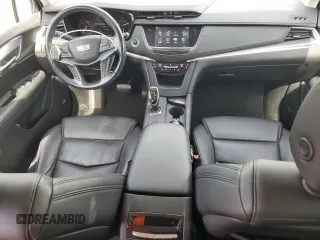 2019 Cadillac XT5 Premium Luxury FWD z VIN 1GYKNERS6KZ230100, wystawiony jako Copart lot #46347885 z przebiegiem 40 188 mil mil oraz Szkody całkowita. Historia ofert i sprzedaży dostępna na DreamBid. Obrazek 8.