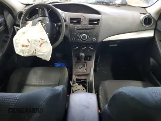 2013 Mazda 3 i Sport z VIN JM1BL1U74D1835449, wystawiony jako Copart lot #57164775 z przebiegiem Nie podano mil oraz Szkoda całkowita • Salvage title. Historia ofert i sprzedaży dostępna na DreamBid. Obrazek 8.