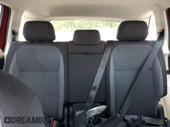 2018 Volkswagen Tiguan S z VIN 3VV0B7AX5JM209488, wystawiony jako Copart lot #61195035 z przebiegiem Nie podano mil oraz Szkoda całkowita • Salvage title. Historia ofert i sprzedaży dostępna na DreamBid. Obrazek 10.