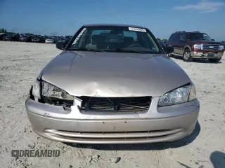 2001 Toyota Camry CE z VIN 4T1BG22KX1U774132, wystawiony jako Copart lot #57632885 z przebiegiem 179 771 mil mil oraz Szkoda całkowita • Salvage title. Historia ofert i sprzedaży dostępna na DreamBid. Obrazek 5.