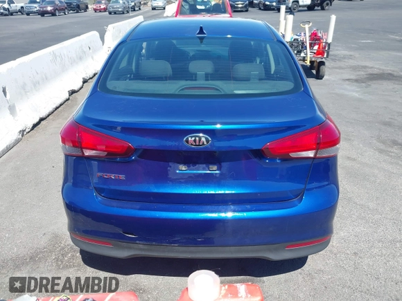 2017 Kia Forte LX with VIN 3KPFK4A77HE137768, listed as a IAAI auction lot 42019109 with 88,324 mi miles. Bid and sale history available at carsss.com. Image 6.