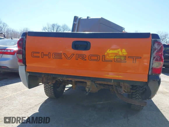 2004 Chevrolet Silverado 1500 Work Truck with VIN 1GCEC14X24Z284372, listed as a IAAI auction lot 41714675 with 193,486 mi miles. Bid and sale history available at carsss.com. Image 6.