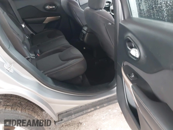 2017 Jeep Cherokee Latitude с VIN 1C4PJLCS2HW596098, выставлен на аукционе IAAI как лот 41409241 с пробегом 93 569 миль миль и . История ставок и продаж доступна на DreamBid. Изображение 8.