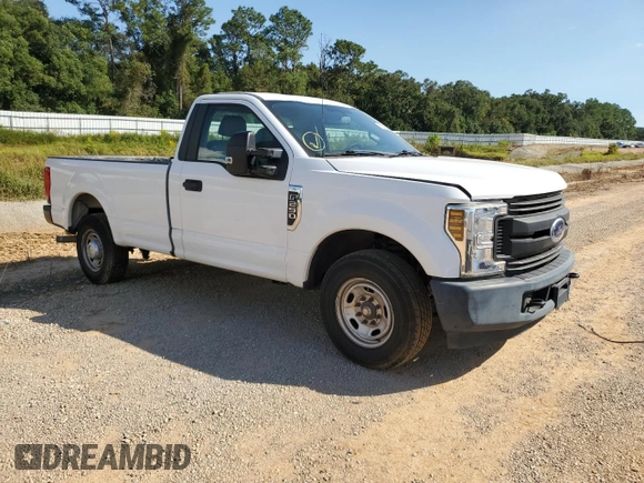 2018 Ford F-250 XL z VIN 1FTBF2A60JEB43301, wystawiony jako Copart lot #72431894 z przebiegiem 49 141 mil mil oraz Czysty tytuł • Clean title. Historia ofert i sprzedaży dostępna na DreamBid. Obrazek 4.