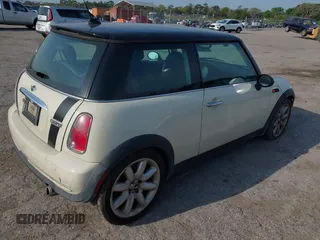 2006 MINI Hardtop with VIN WMWRC33596TK73174, listed as a IAAI auction lot 41848500 with 182,704 mi miles and . Bid and sale history available at DreamBid. Image 4.