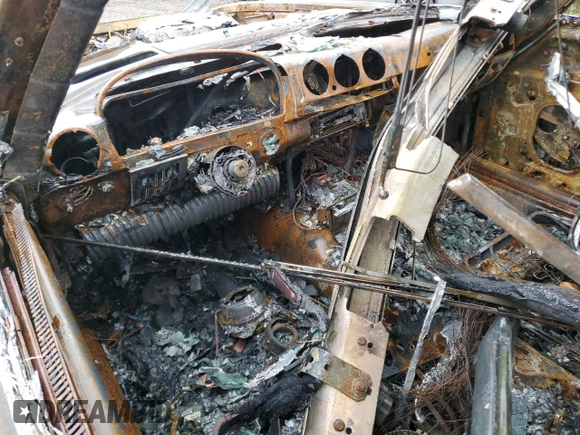 1989 Mercedes-Benz 560 SL с VIN WDBBA48D3KA104286, выставлен на аукционе Copart как лот 81575024 с пробегом Не указан миль и На запчасти • Non repairable. История ставок и продаж доступна на DreamBid. Изображение 8.