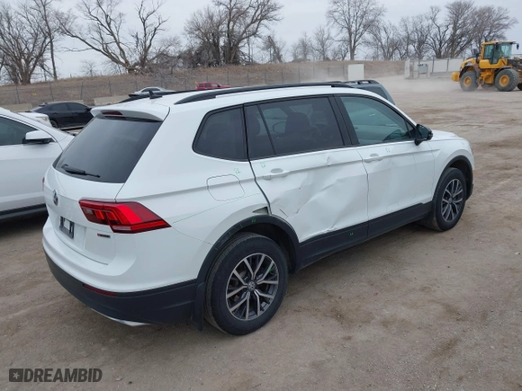2021 Volkswagen Tiguan S with VIN 3VV0B7AX5MM071469, listed as a IAAI auction lot 41716496 with 38,213 mi miles. Bid and sale history available at carsss.com. Image 4.