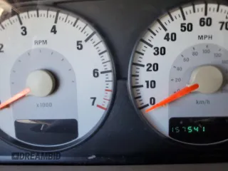 2006 Dodge Stratus SXT z VIN 1B3EL46XX6N175121, wystawiony jako Copart lot #57158304 z przebiegiem 157 541 mil mil oraz Szkody całkowita. Historia ofert i sprzedaży dostępna na DreamBid. Obrazek 9.