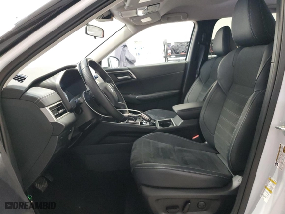 2024 Mitsubishi Outlander SE with VIN JA4J4VA8XRZ079903, listed as a Copart auction lot 44705315 with 11,011 mi miles and Salvage Title. Bid and sale history available at carsss.com. Image 7.