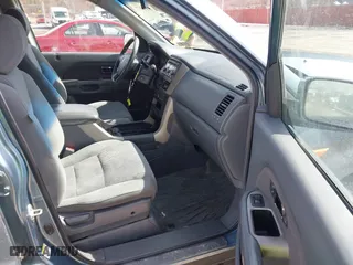 2008 Honda Pilot EX with VIN 5FNYF18418B023752, listed as a IAAI auction lot 41685375 with 143,702 mi miles. Bid and sale history available at carsss.com. Image 5.