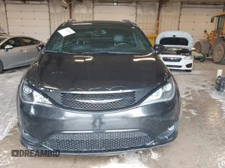 2018 Chrysler Pacifica Touring L z VIN 2C4RC1BG8JR260538, wystawiony jako IAAI lot #42069926 z przebiegiem 167 328 mil mil oraz . Historia ofert i sprzedaży dostępna na DreamBid. Obrazek 13.