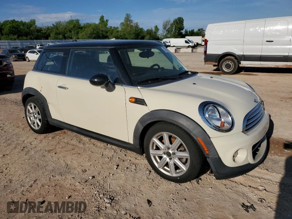 2011 MINI Hardtop z VIN WMWSU3C52BT094094, wystawiony jako Copart lot #55634655 z przebiegiem 104 123 mil mil oraz Szkody całkowita. Historia ofert i sprzedaży dostępna na DreamBid. Obrazek 4.