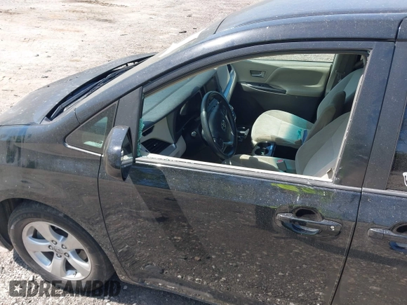 2017 Toyota Sienna LE Auto Access Seat with VIN 5TDKZ3DC5HS780672, listed as a IAAI auction lot 42048279 with 186,781 mi miles and . Bid and sale history available at DreamBid. Image 13.