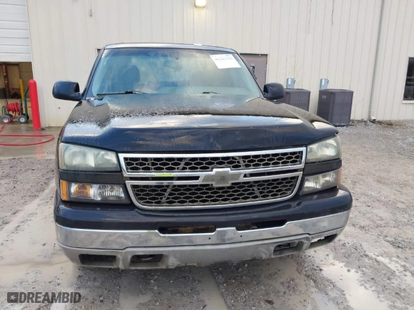 2007 Chevrolet Silverado 1500 Classic LS with VIN 2GCEC13V671141888, listed as a IAAI auction lot 41505952 with 372,350 mi miles. Bid and sale history available at carsss.com. Image 12.