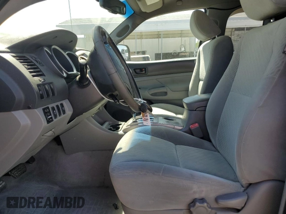 2010 Toyota Tacoma z VIN 5TEUU4EN1AZ740210, wystawiony jako Copart lot #58001235 z przebiegiem 126 682 mil mil oraz Szkoda całkowita • Salvage title. Historia ofert i sprzedaży dostępna na DreamBid. Obrazek 7.