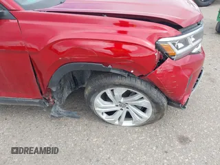 2021 Volkswagen Atlas SE z VIN 1V2HR2CAXMC574861, wystawiony jako IAAI lot #42139105 z przebiegiem 61 098 mil mil oraz . Historia ofert i sprzedaży dostępna na DreamBid. Obrazek 6.
