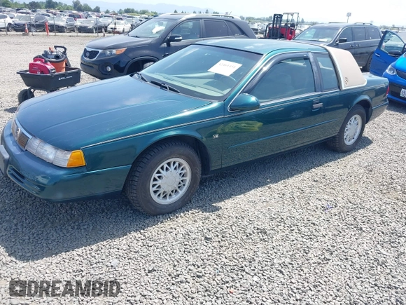 1995 Mercury Cougar z VIN 1MELM62W5SH606001, wystawiony jako IAAI lot #42461451 z przebiegiem 83 279 mil mil oraz . Historia ofert i sprzedaży dostępna na DreamBid. Obrazek 2.