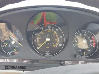 1982 Mercedes-Benz 380 SL z VIN WDBBA45A0CB017032, wystawiony jako IAAI lot #42461326 z przebiegiem 153 044 mil mil oraz . Historia ofert i sprzedaży dostępna na DreamBid. Obrazek 7.