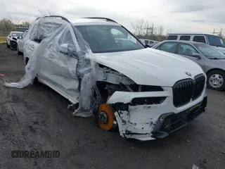 2023 BMW X7 xDrive40i z VIN 5UX23EM04P9P37116, wystawiony jako IAAI lot #41985945 z przebiegiem 41 215 mil mil oraz . Historia ofert i sprzedaży dostępna na DreamBid. Obrazek 1.