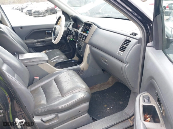 2006 Honda Pilot EX-L with VIN 5FNYF28546B000400, listed as a IAAI auction lot 41530610 with 284,633 mi miles. Bid and sale history available at carsss.com. Image 5.