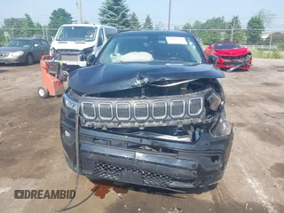 2022 Jeep Compass Latitude z VIN 3C4NJDBB0NT216921, wystawiony jako IAAI lot #42473934 z przebiegiem 41 169 mil mil oraz . Historia ofert i sprzedaży dostępna na DreamBid. Obrazek 6.