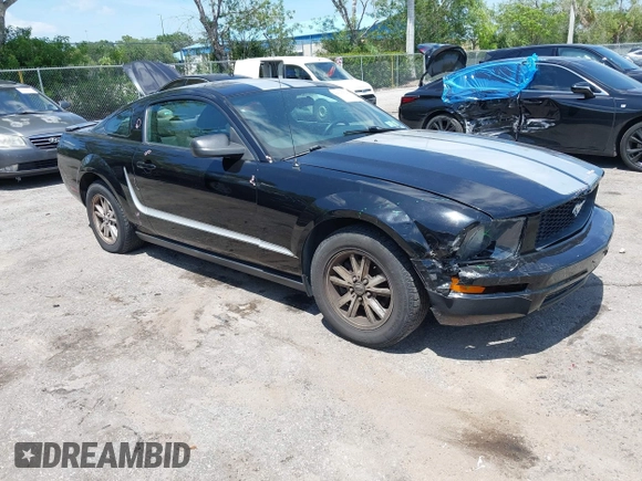2007 Ford Mustang Deluxe z VIN 1ZVFT80N675242314, wystawiony jako IAAI lot #42318323 z przebiegiem 171 017 mil mil oraz . Historia ofert i sprzedaży dostępna na DreamBid. Obrazek 1.