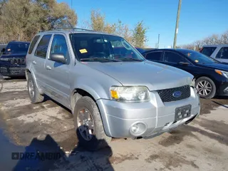 2005 Ford Escape Limited with VIN 1FMYU04115KC28090, listed as a IAAI auction lot 40912091 with 229,827 mi miles. Bid and sale history available at carsss.com. Image 1.