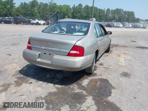 2001 Nissan Altima GXE with VIN 1N4DL01D01C211814, listed as a IAAI auction lot 39859798 with 1 mi miles. Bid and sale history available at carsss.com. Image 4.
