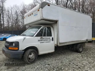 2005 Chevrolet Express Commercial C7L DRW with VIN 1GBJG31U251204341, listed as a Copart auction lot 48927935 with 220,497 mi miles and Salvage Title. Bid and sale history available at carsss.com. Image 1.