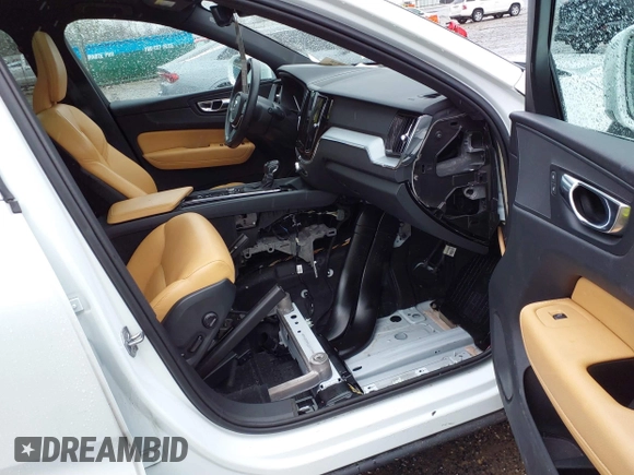 2020 Volvo XC60 Momentum z VIN YV4102DK8L1522348, wystawiony jako IAAI lot #41729535 z przebiegiem 43 833 mil mil oraz . Historia ofert i sprzedaży dostępna na DreamBid. Obrazek 5.
