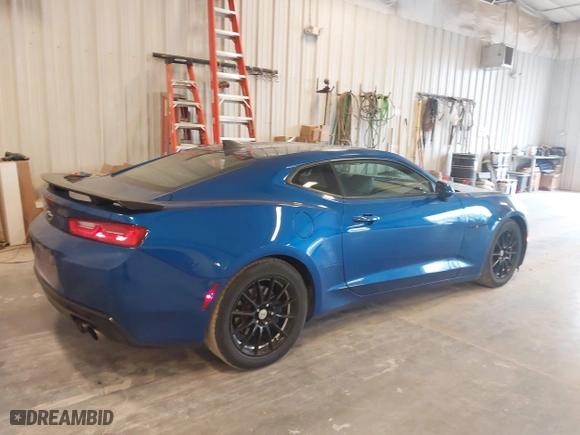 2016 Chevrolet Camaro 2LT with VIN 1G1FD1RS4G0189165, listed as a IAAI auction lot 41841175 with 67,564 mi miles. Bid and sale history available at carsss.com. Image 4.