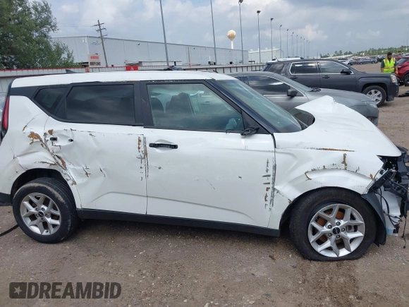 2023 Kia Soul LX with VIN KNDJ23AU2P7851980, listed as a IAAI auction lot 42115709 with 1 mi miles. Bid and sale history available at carsss.com. Image 14.