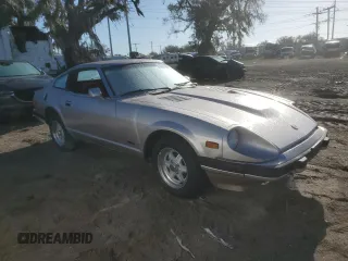 1983 Datsun 280ZX z VIN JN1HZ04S0DX560086, wystawiony jako Copart lot #79178604 z przebiegiem 183 309 mil mil oraz Szkody całkowita. Historia ofert i sprzedaży dostępna na DreamBid. Obrazek 4.