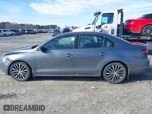 2016 Volkswagen Jetta Sport z VIN 3VWD17AJXGM302382, wystawiony jako IAAI lot #41441854 z przebiegiem 131 569 mil mil oraz . Historia ofert i sprzedaży dostępna na DreamBid. Obrazek 14.