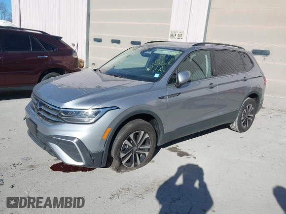 2024 Volkswagen Tiguan S с VIN 3VVFB7AX3RM045163, выставлен на аукционе IAAI как лот 41280613 с пробегом 7 705 миль миль и . История ставок и продаж доступна на DreamBid. Изображение 2.