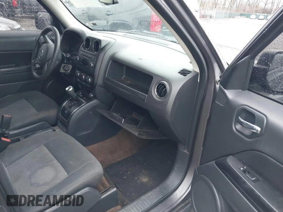 2015 Jeep Patriot Altitude Edition with VIN 1C4NJPBA6FD250698, listed as a IAAI auction lot 41204295 with 224,413 mi miles. Bid and sale history available at carsss.com. Image 5.