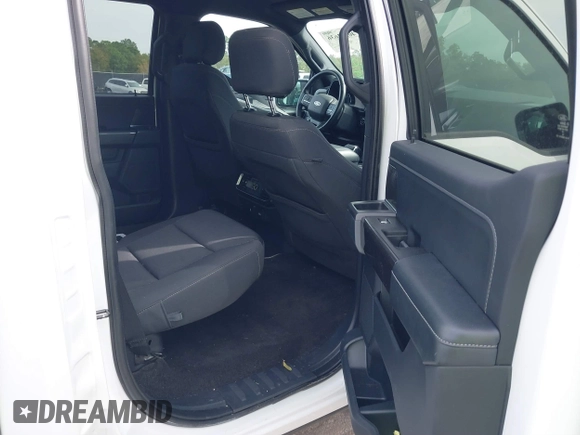 2021 Ford F-150 XL z VIN 1FTFW1E86MFC44784, wystawiony jako IAAI lot #40562636 z przebiegiem 56 427 mil mil oraz . Historia ofert i sprzedaży dostępna na DreamBid. Obrazek 8.