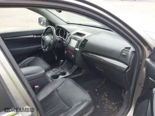 2013 Kia Sorento SX with VIN 5XYKWDA28DG353133, listed as a IAAI auction lot 41995341 with 184,297 mi miles. Bid and sale history available at carsss.com. Image 5.