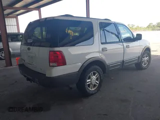 2004 Ford Expedition Special Service with VIN 1FMPU16L44LB48226, listed as a IAAI auction lot 42018315 with 154,203 mi miles. Bid and sale history available at carsss.com. Image 4.