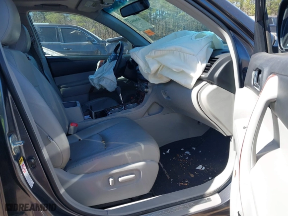 2012 Toyota Highlander Limited with VIN 5TDYK3EH0CS083539, listed as a IAAI auction lot 41640043 with 91,748 mi miles. Bid and sale history available at carsss.com. Image 5.