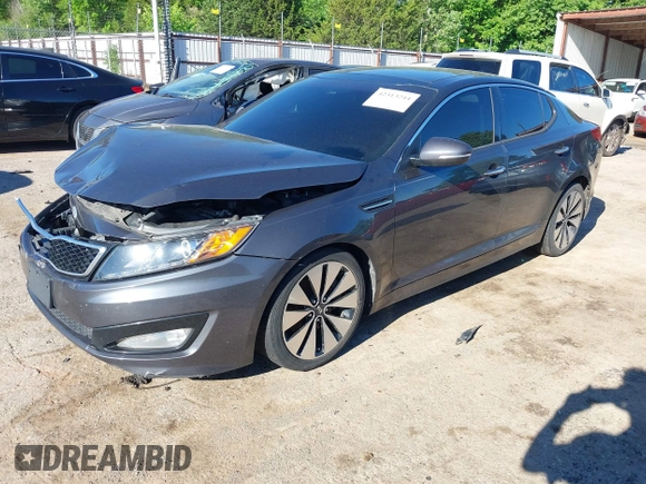 2011 Kia Optima SX z VIN KNAGR4A60B5126988, wystawiony jako IAAI lot #42313244 z przebiegiem 152 661 mil mil oraz . Historia ofert i sprzedaży dostępna na DreamBid. Obrazek 2.