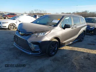2025 Toyota Sienna XSE z VIN 5TDDSKFC7SS158263, wystawiony jako IAAI lot #41454280 z przebiegiem 8 408 mil mil oraz . Historia ofert i sprzedaży dostępna na DreamBid. Obrazek 17.
