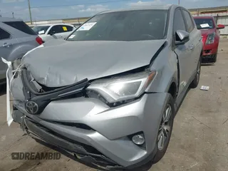2018 Toyota RAV4 XLE z VIN 2T3WFREV5JW466294, wystawiony jako IAAI lot #41841436 z przebiegiem 132 150 mil mil oraz . Historia ofert i sprzedaży dostępna na DreamBid. Obrazek 2.