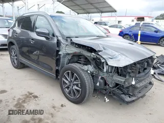 2018 Mazda CX-5 Grand Touring z VIN JM3KFADM8J1344219, wystawiony jako IAAI lot #42137363 z przebiegiem 83 800 mil mil oraz . Historia ofert i sprzedaży dostępna na DreamBid. Obrazek 1.