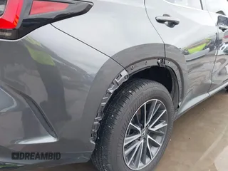 2024 Lexus NX 250 Premium z VIN 2T2GDCAZ7RC015465, wystawiony jako IAAI lot #42171196 z przebiegiem 14 322 mil mil oraz . Historia ofert i sprzedaży dostępna na DreamBid. Obrazek 19.